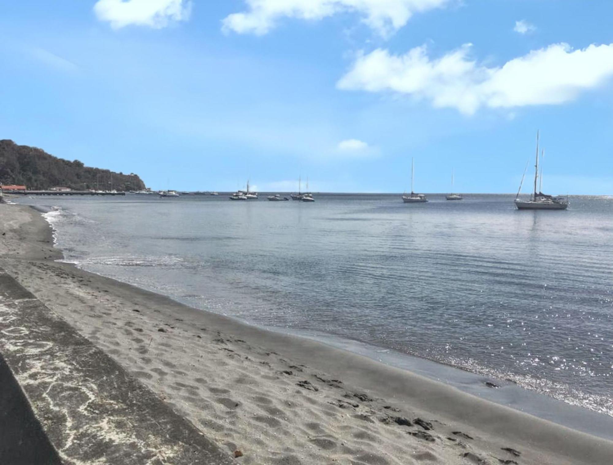 Maison De Charme A Saint-Pierre Avec Vue Sur Mer Et Montagne Εξωτερικό φωτογραφία